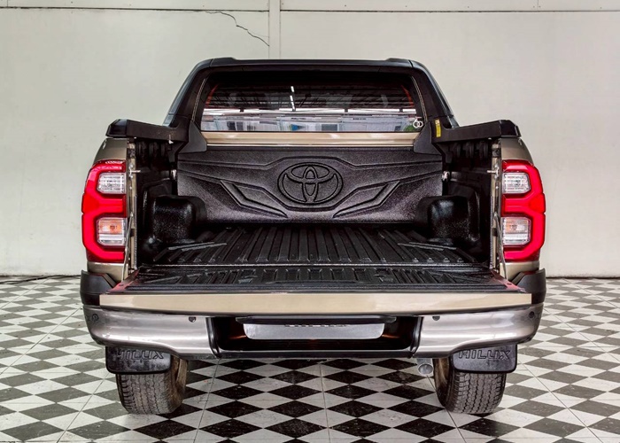 2023 TOYOTA Hilux SMART CAB 2.8 4WD AT Bronze