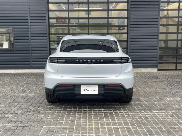 PORSCHE MACAN ELECTRIC MACAN SUNROOF