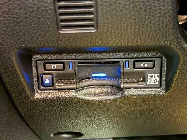 TOYOTA NOAH HYBRID S-Z