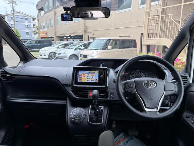 TOYOTA NOAH X