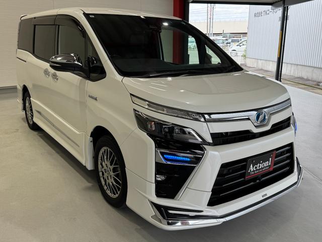 TOYOTA VOXY HYBRID ZS KIRAMEKI II