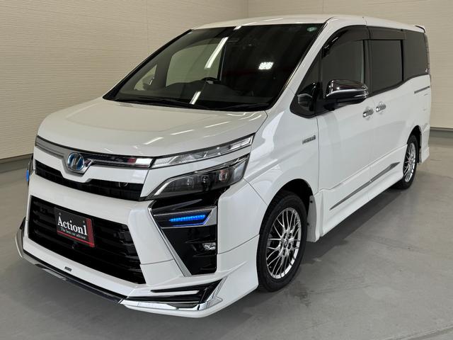 TOYOTA VOXY HYBRID ZS KIRAMEKI II