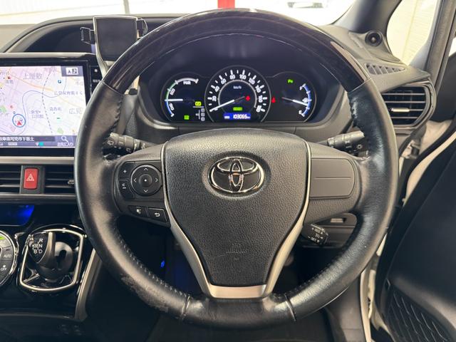 TOYOTA VOXY HYBRID ZS KIRAMEKI II
