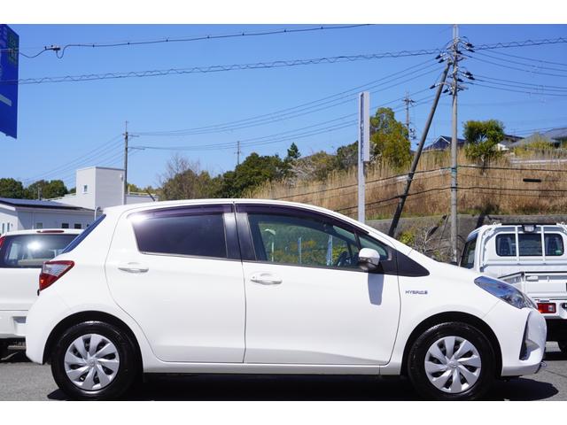 TOYOTA VITZ HYBRID F