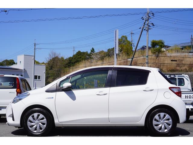 TOYOTA VITZ HYBRID F