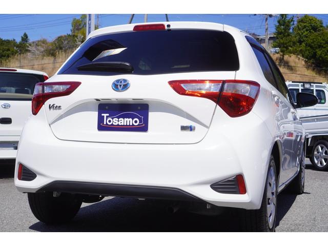 TOYOTA VITZ HYBRID F
