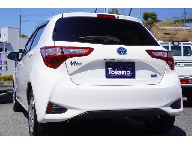TOYOTA VITZ HYBRID F