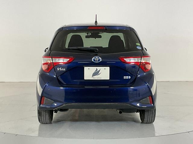 TOYOTA VITZ HYBRID F SAFETY EDITION III
