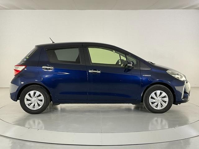 TOYOTA VITZ HYBRID F SAFETY EDITION III