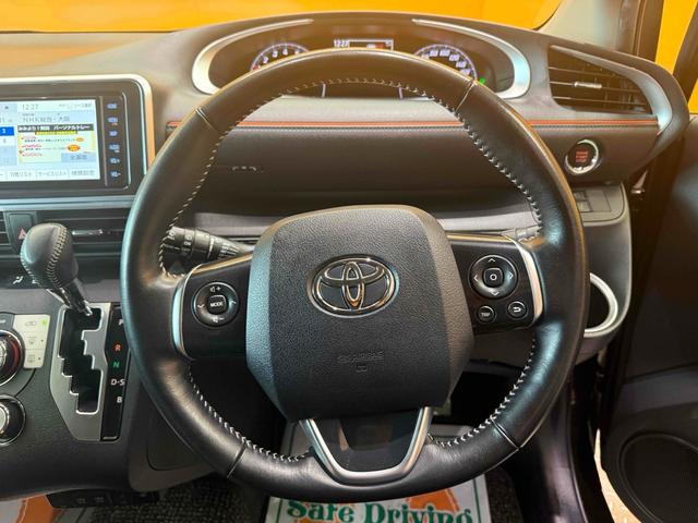 TOYOTA SIENTA G CUERO
