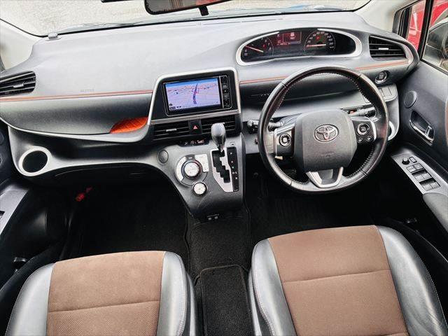 TOYOTA SIENTA G CUERO