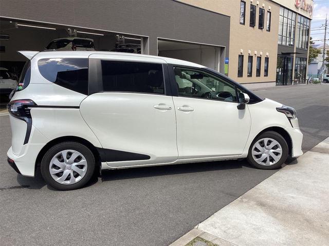 TOYOTA SIENTA G CUERO