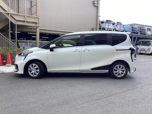 TOYOTA SIENTA G CUERO
