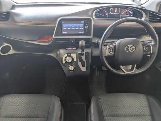 TOYOTA SIENTA HYBRID G CUERO