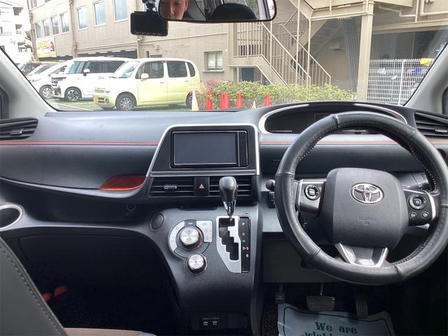 TOYOTA SIENTA G CUERO