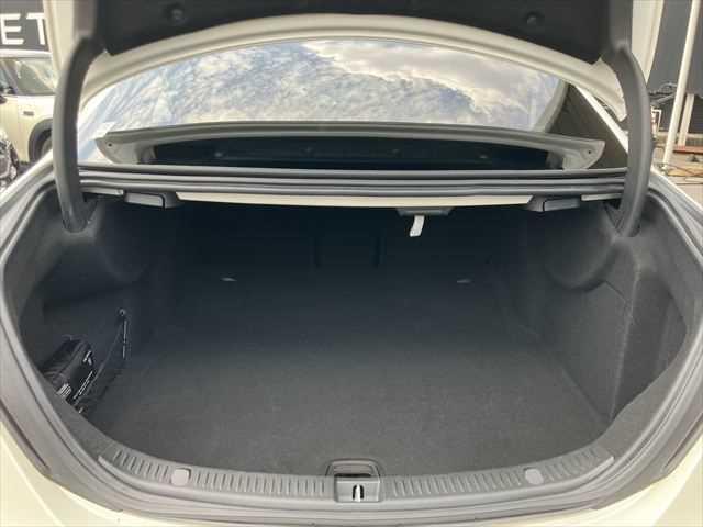 MERCEDES BENZ E-CLASS E220D AVANTGARDE SPORT