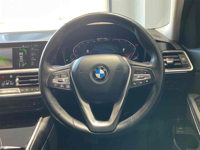 BMW 3 SERIES 320i
