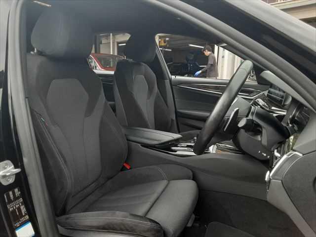 BMW 5 SERIES 523i M-SPORT