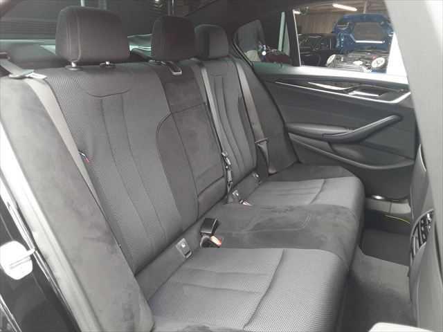 BMW 5 SERIES 523i M-SPORT