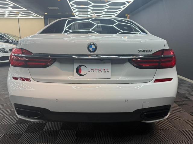 BMW 7 SERIES 740i M-SPORT
