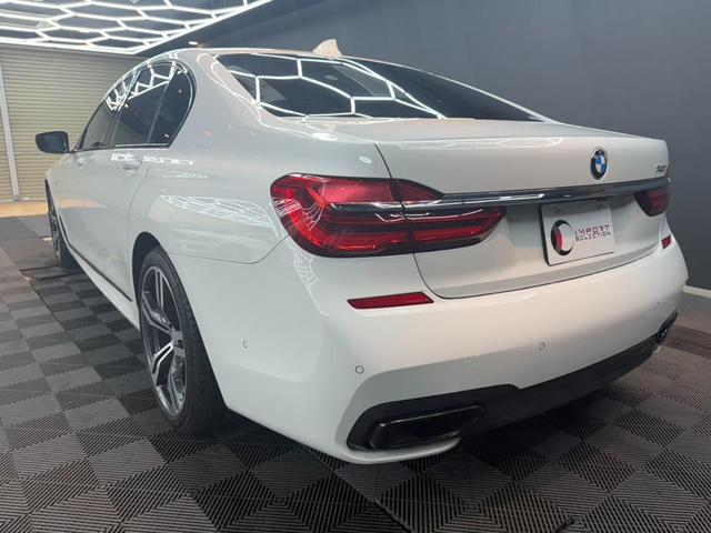 BMW 7 SERIES 740i M-SPORT