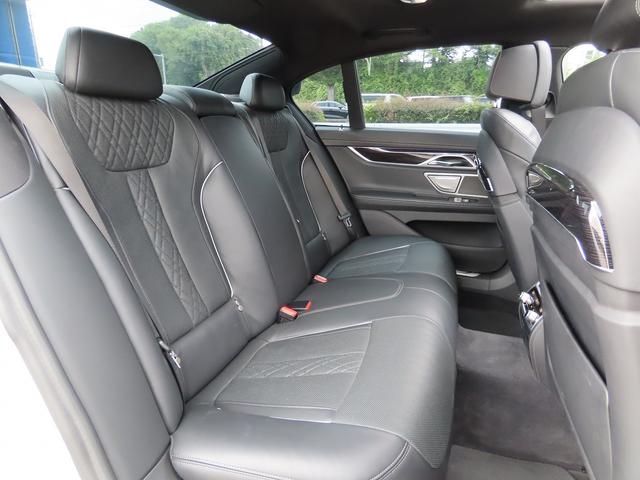 BMW 7 SERIES 740i M-SPORT