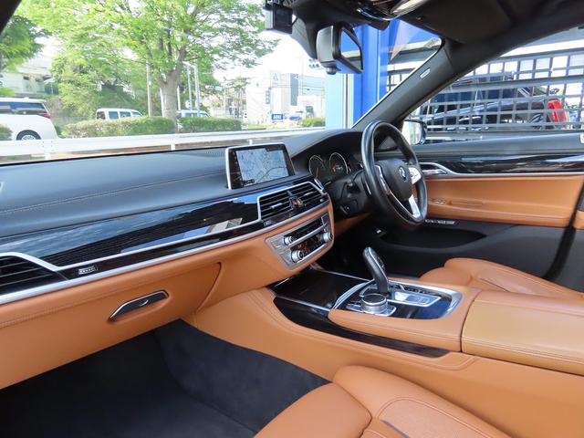 BMW 7 SERIES 740i M-SPORT
