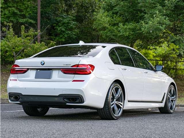 BMW 7 SERIES 740i M-SPORT