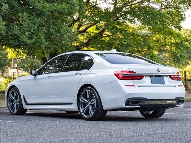 BMW 7 SERIES 740i M-SPORT