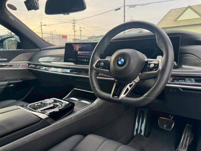 BMW 7 SERIES 740i M-SPORT