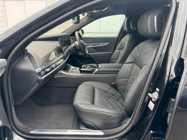 BMW 7 SERIES 740i M-SPORT