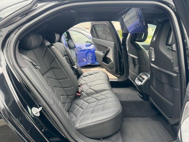 BMW 7 SERIES 740i M-SPORT