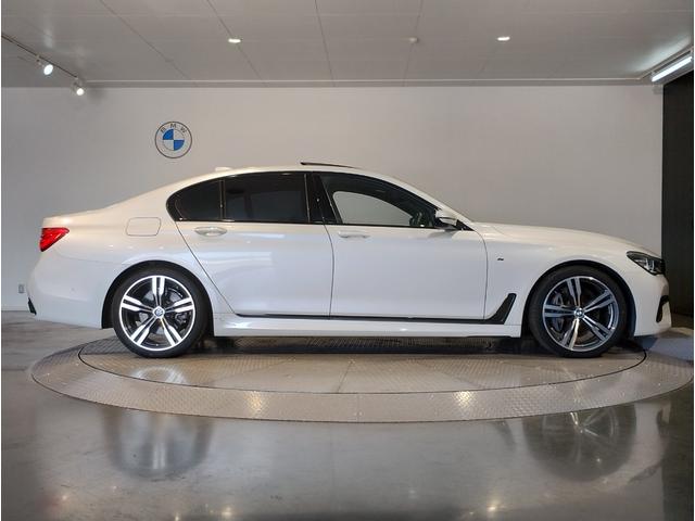 BMW 7 SERIES 740i M-SPORT