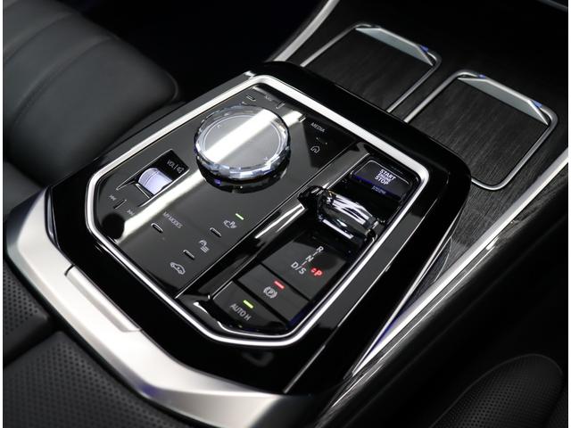 BMW 7 SERIES 740i M-SPORT