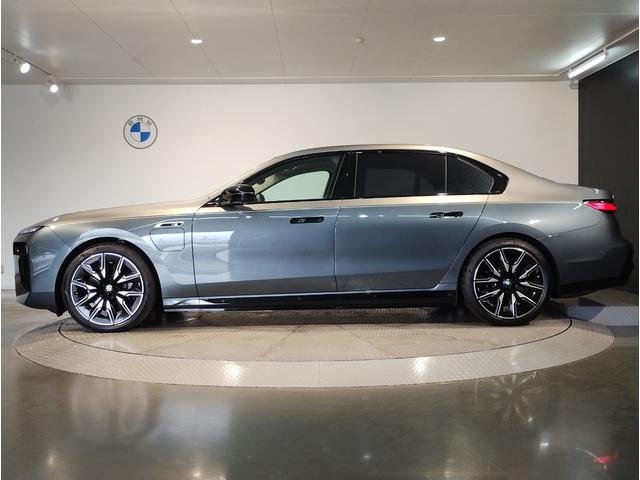 BMW i7 M70 X DRIVE