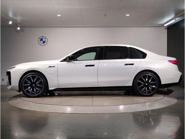 BMW i7 M70 X DRIVE