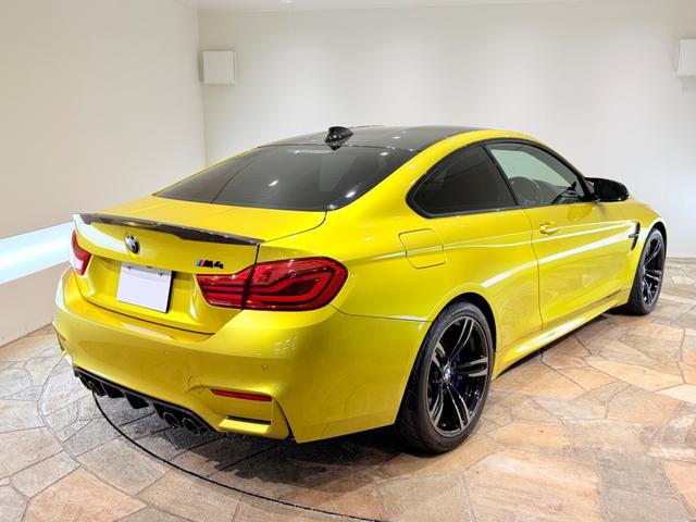 BMW M4 M4 COUPE
