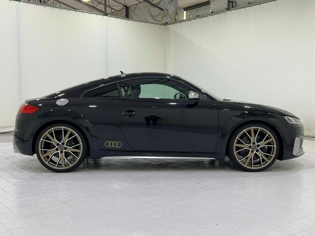 AUDI TTS COUPE MEMORIAL EDITION