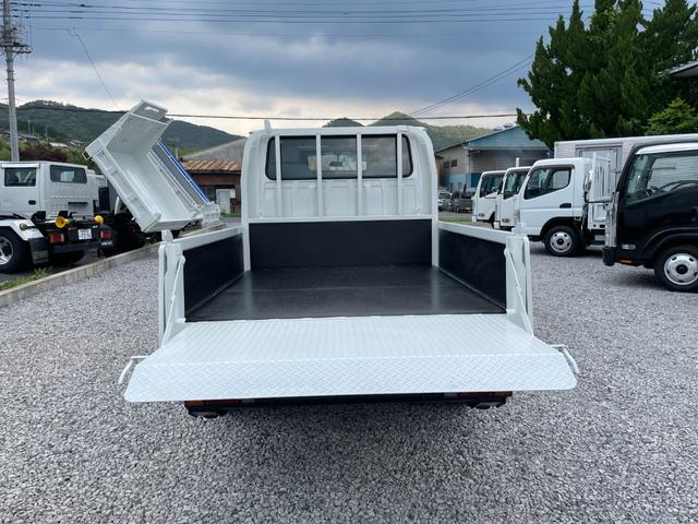 ISUZU ELF TRUCK DOUBLE CAB FLATLOW