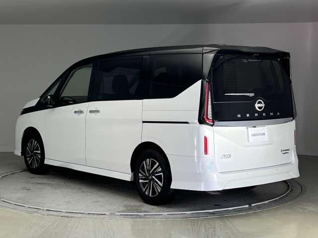 NISSAN SERENA E-4ORCE HIGHWAY STAR V