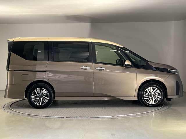 NISSAN SERENA E-4ORCE HIGHWAY STAR V
