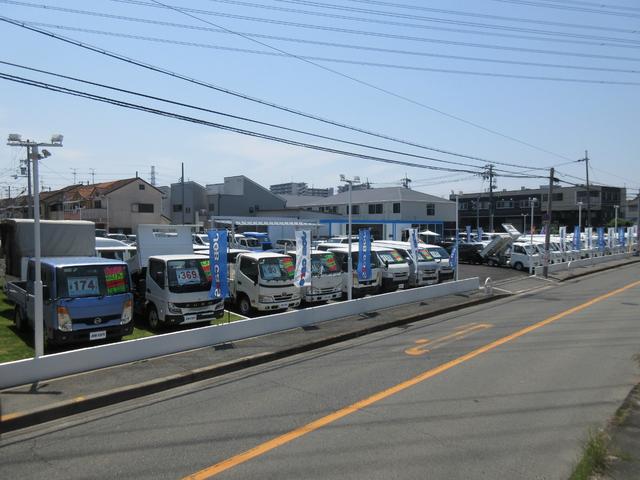 ISUZU ELF TRUCK DOUBLE CAB FLATLOW
