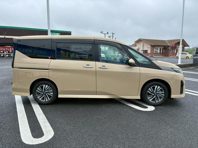 NISSAN SERENA E-POWER LUXION