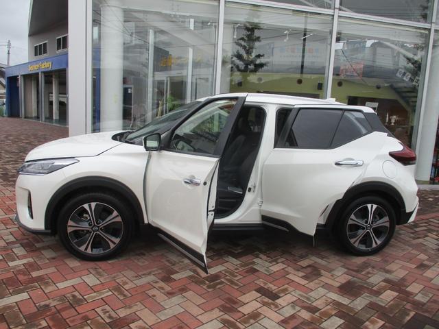 NISSAN KICKS X FOUR