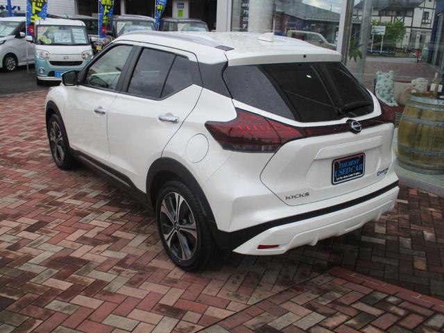 NISSAN KICKS X FOUR