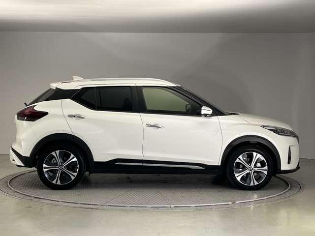 NISSAN KICKS X FOUR