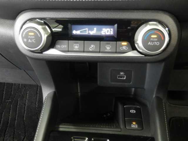 NISSAN KICKS X