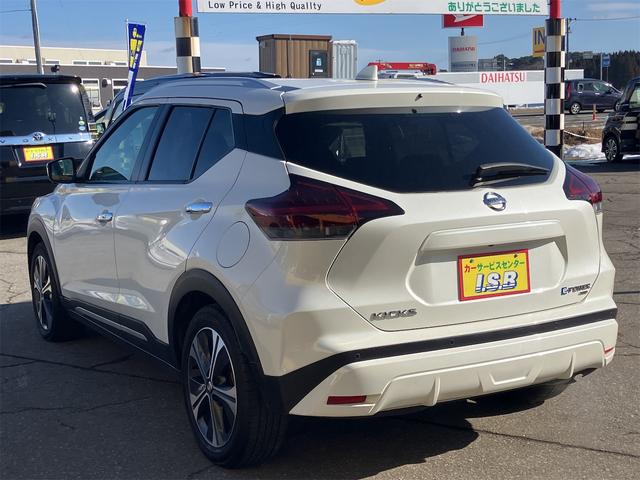 NISSAN KICKS X FOUR