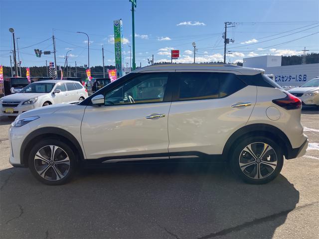 NISSAN KICKS X FOUR