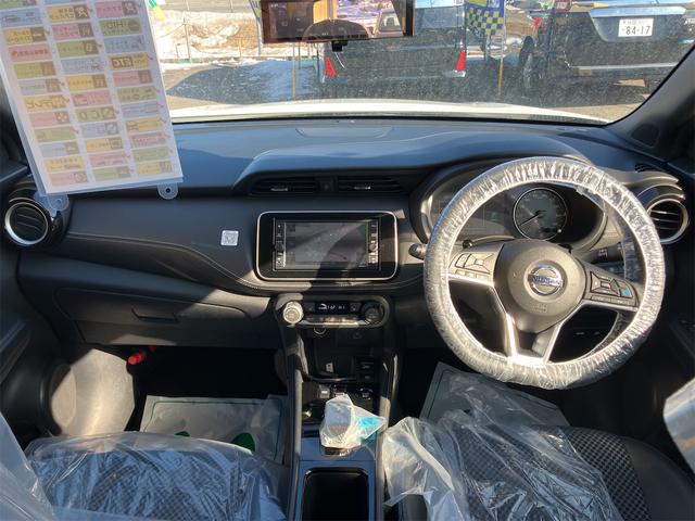 NISSAN KICKS X FOUR